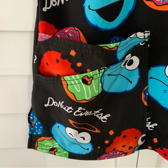 Women’s Sesame Street Cookie Monster V-neck Scrub Top | Tooniforms | Size Medium - Picture 5 of 8